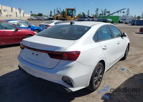 2024 Kia Forte Lxs z USA, uszkodzony, nr VIN 3KPF24AD9RE830459